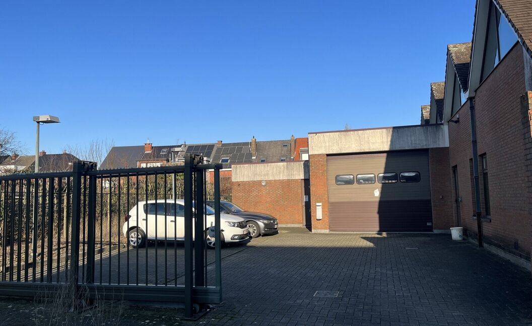 Gebouw voor gemengd gebruik te huur in Aartselaar