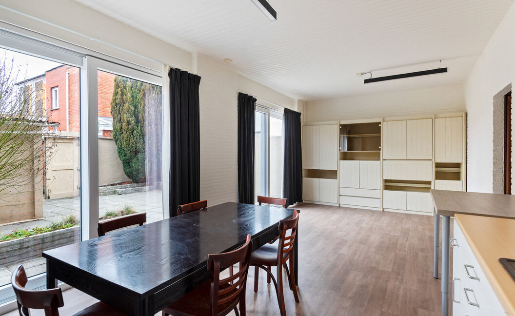 Gebouw voor gemengd gebruik te koop in Reet