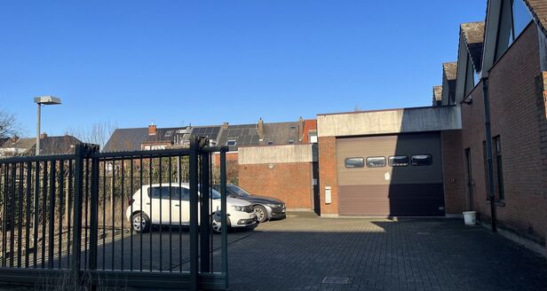 Gebouw voor gemengd gebruik te huur in Aartselaar