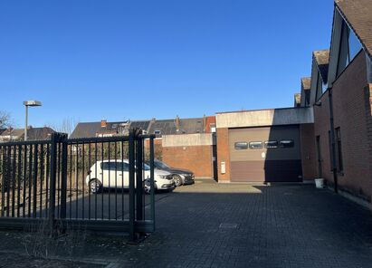 Gebouw voor gemengd gebruik te huur in Aartselaar
