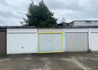 Gesloten garagebox te koop in Niel
